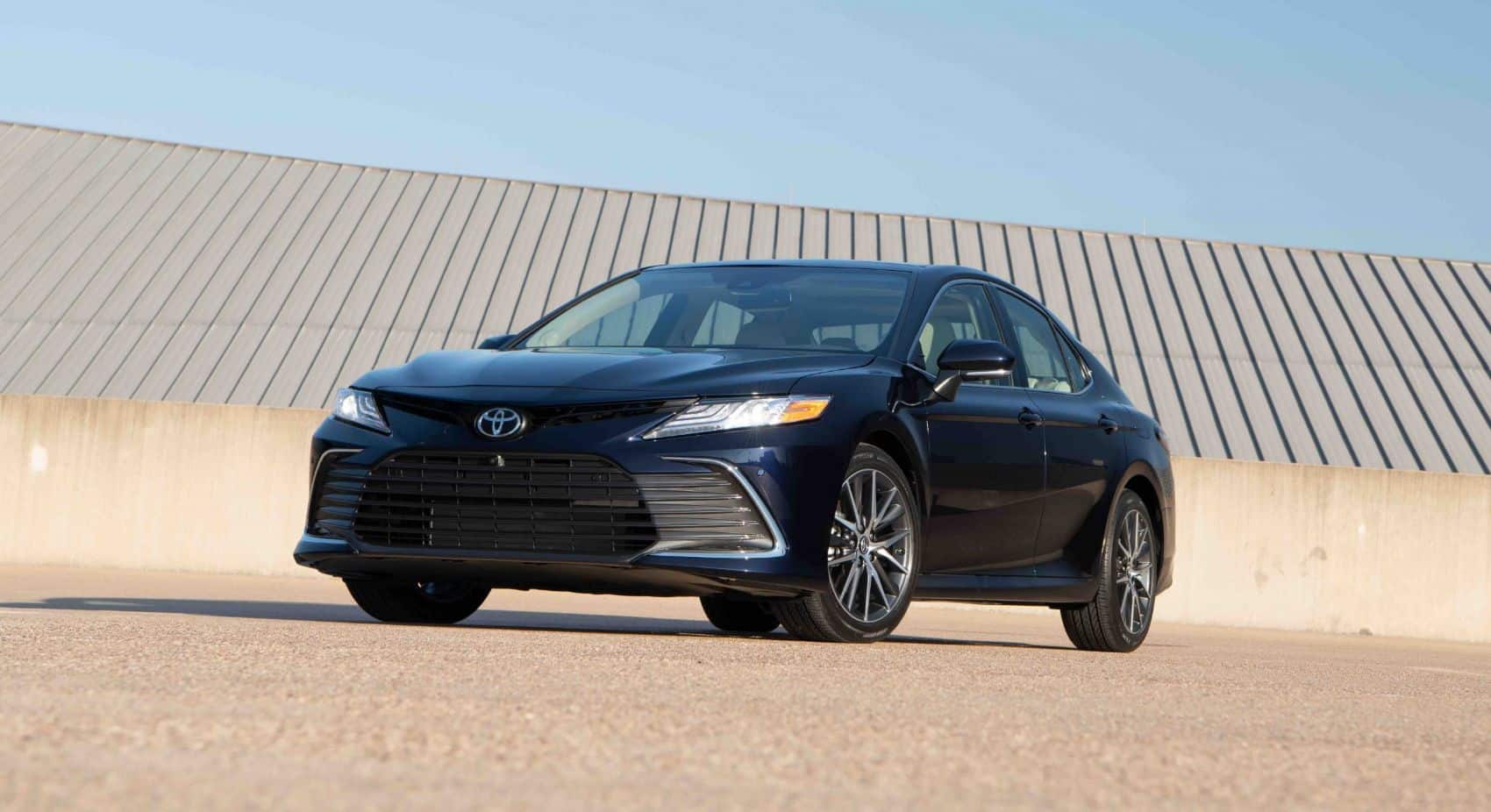 2023 Toyota Camry (2)