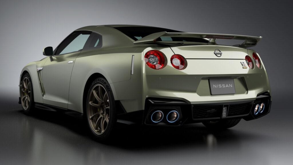 2024 Nissan GT R 12