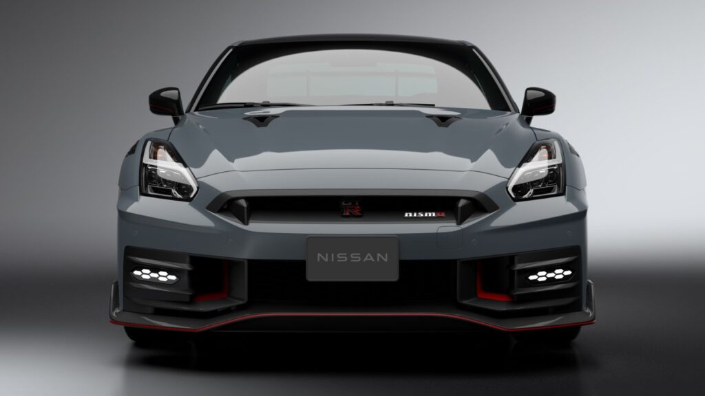 2024 Nissan GT R 13